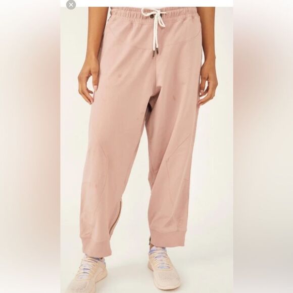 Free People Pants - Free People‎ movement dusty rose colored joggers with ankle zip and drawstring